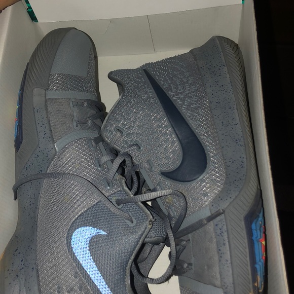 Kyrie cool grey threes - Picture 1 of 1